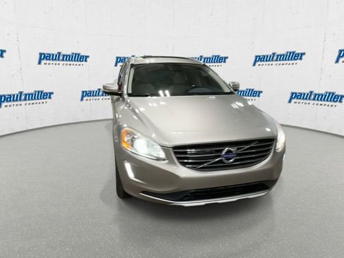 Used 2016 Volvo XC60 T5 Platinum w/ Climate Package FWD image 4
