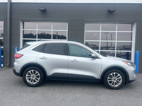 Used 2020 Ford Escape SE image 4
