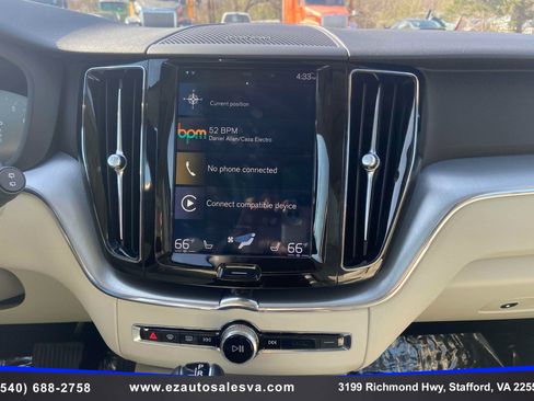 Used 2019 Volvo XC60 T5 Momentum w/ Multimedia Package AWD/4WD image 16