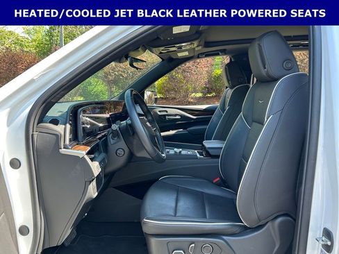 Used 2024 Cadillac Escalade ESV Premium Luxury AWD/4WD image 5