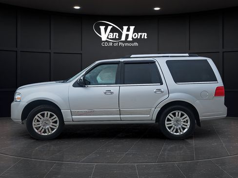 Used 2012 Lincoln Navigator 4WD image 4