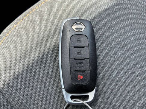 Used 2025 Nissan Versa SV FWD image 17