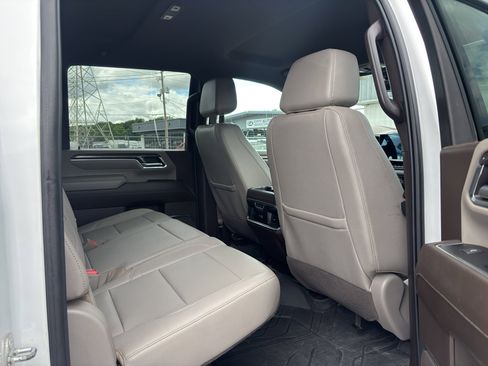 Used 2024 Chevrolet Silverado 2500 LTZ w/ LTZ Convenience Package AWD/4WD image 3