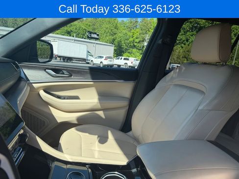 Used 2023 Jeep Grand Cherokee Limited AWD/4WD image 23