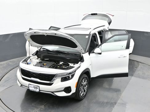 Used 2022 Kia Seltos EX image 44