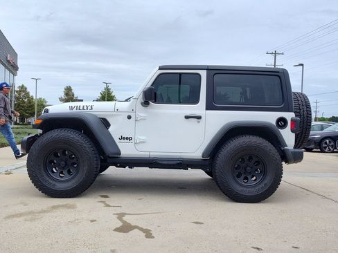 Used 2025 Jeep Wrangler Sport AWD/4WD image 4