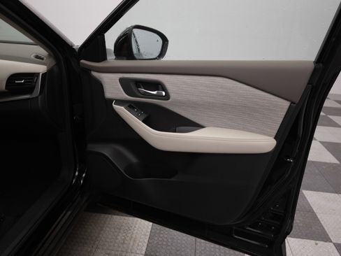 Used 2023 Nissan Rogue SV image 13