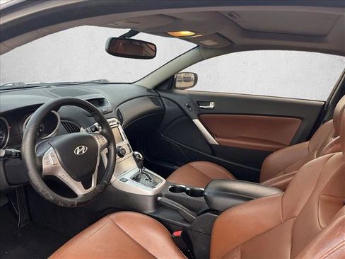 Used 2010 Hyundai Genesis 3.8 image 9