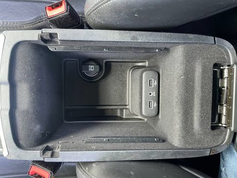 Used 2017 Chrysler 300 Limited RWD image 29