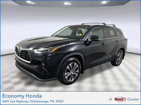 Used 2022 Toyota Highlander XLE image 1