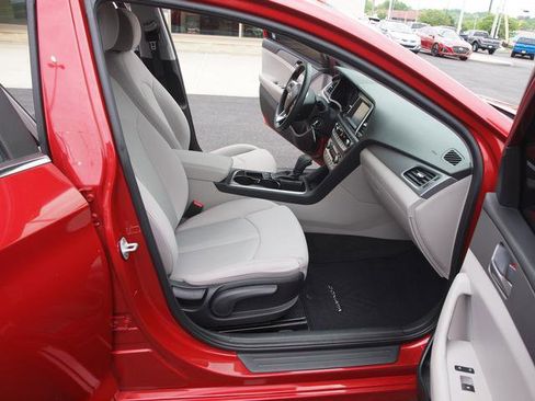 Used 2019 Hyundai Sonata SE w/ Cargo Package FWD image 6