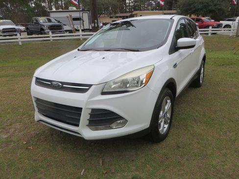 Used 2013 Ford Escape SE w/ Class II Trailer Tow Pkg image 2