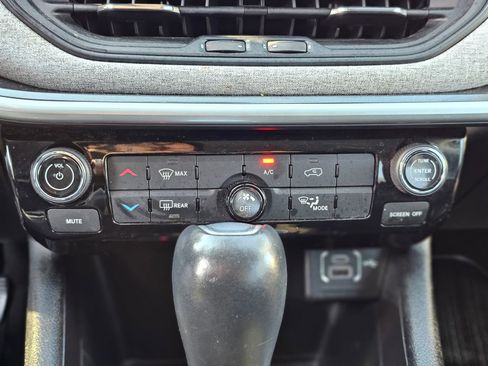 Used 2022 Jeep Compass Latitude image 14