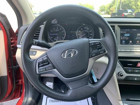 Used 2017 Hyundai Elantra SE image 19