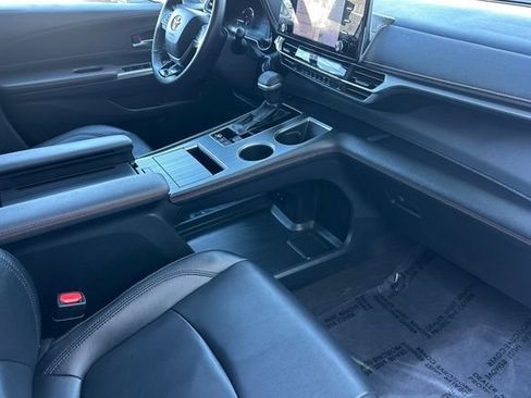 Used 2021 Toyota Sienna XSE image 19