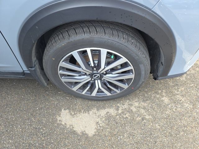 Used 2023 Nissan Kicks SR w/ SR Premium Package FWD image 5