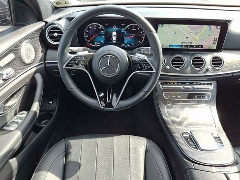 Used 2023 Mercedes-Benz E 350 4MATIC image 11