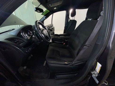 Used 2017 Dodge Grand Caravan SE FWD image 24
