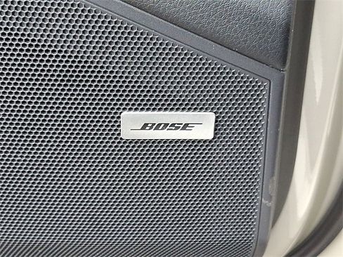 Used 2025 Porsche Cayenne w/ Premium Package Plus image 31