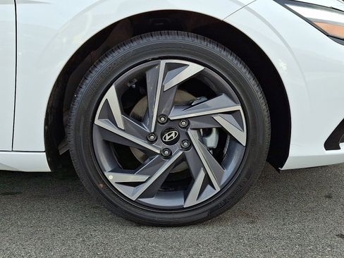 Certified 2025 Hyundai Elantra SEL w/ Cargo Package FWD image 8