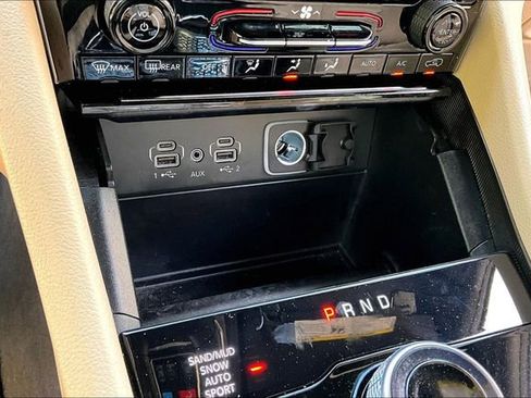 Used 2025 Jeep Grand Cherokee L Limited image 24