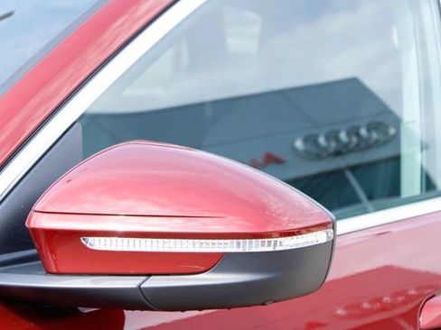 Used 2025 Audi Q5 Premium Plus w/ Premium Plus AWD/4WD image 11