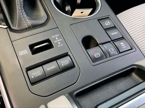 Used 2024 Toyota Highlander LE image 32