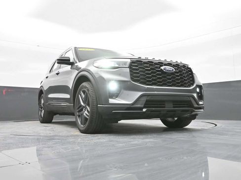 Used 2025 Ford Explorer ST-Line w/ ST-Line Street Pack image 37