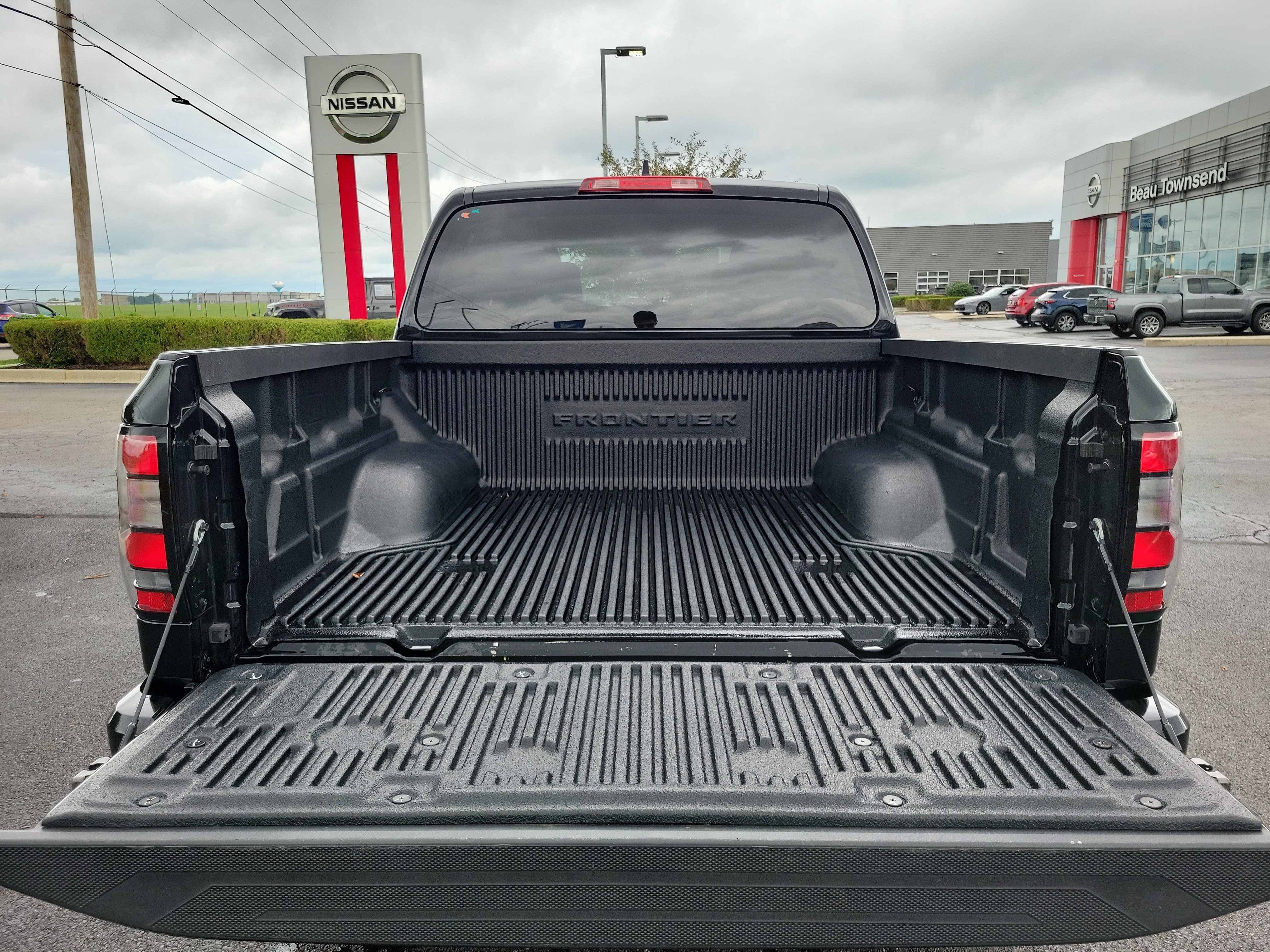 Used 2025 Nissan Frontier SV w/ Tow Package AWD/4WD image 8