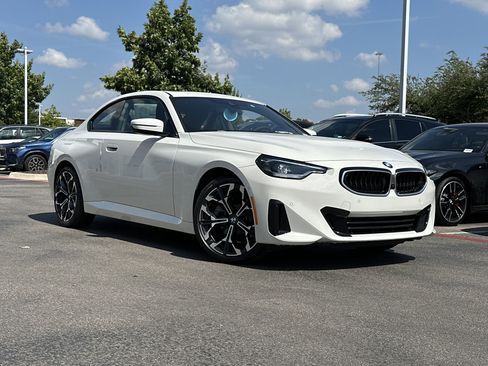 Used 2025 BMW 230i xDrive Coupe w/ Convenience Package AWD/4WD image 2
