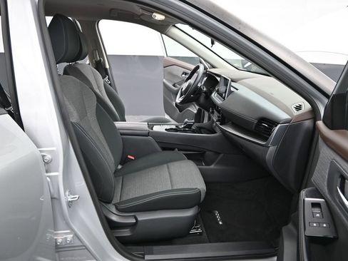 Used 2022 Nissan Rogue SV image 24