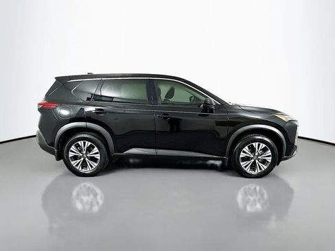 Used 2021 Nissan Rogue SV image 4