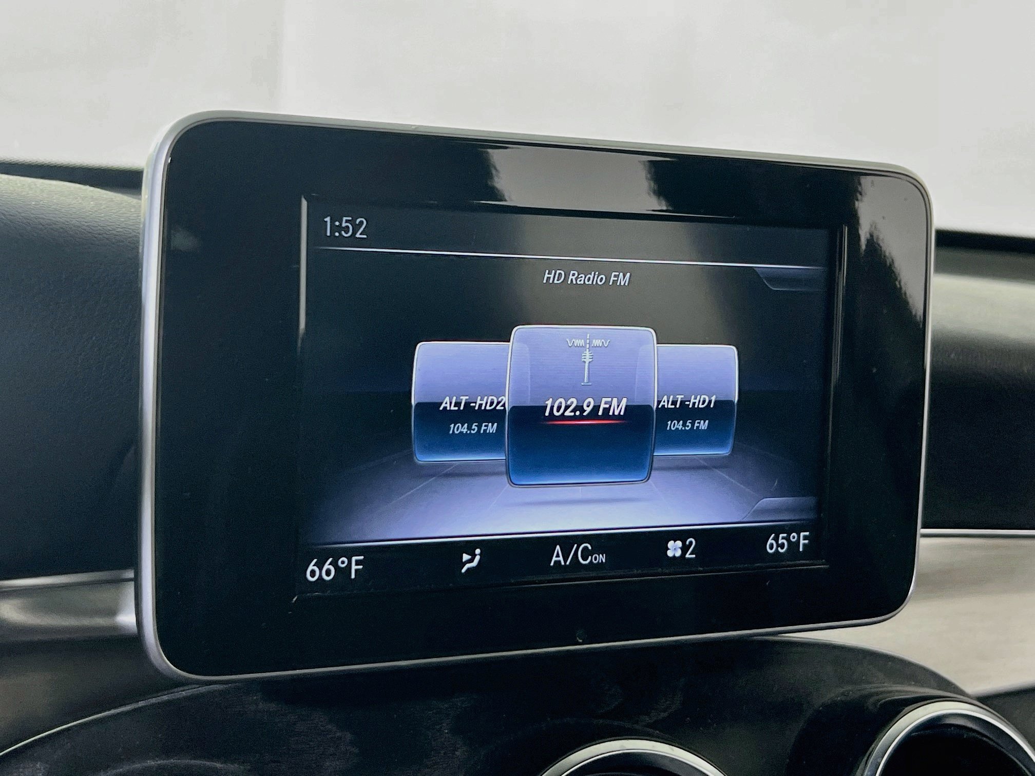 Used 2019 Mercedes-Benz GLC 300 4MATIC image 14