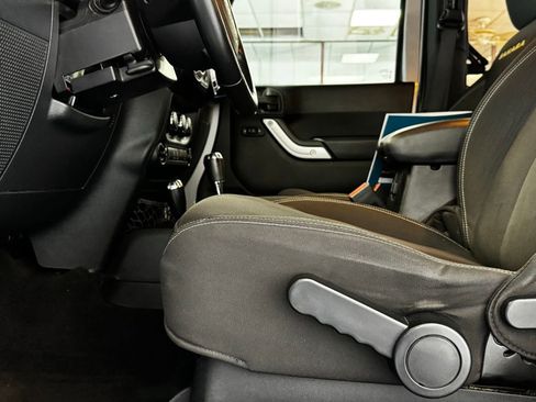 Used 2015 Jeep Wrangler Sahara image 9