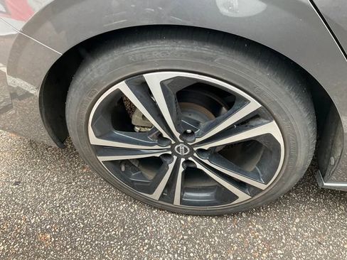 Used 2022 Nissan Sentra SR w/ SR Premium Package FWD image 12