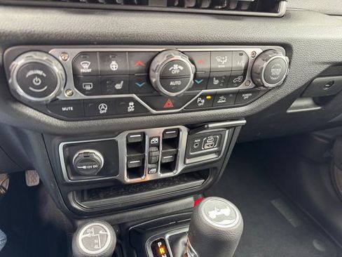 Certified 2025 Jeep Wrangler Sport S image 24