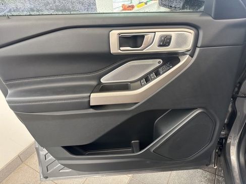 Used 2023 Ford Explorer Limited w/ Limited Technology Package image 23