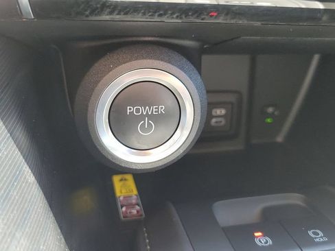 Used 2024 Toyota Venza XLE AWD/4WD image 23