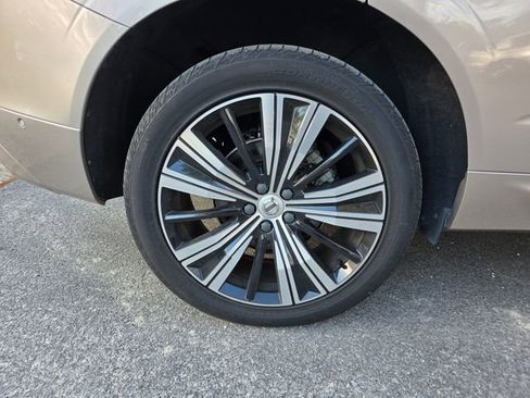 Used 2023 Volvo XC60 B5 Plus w/ Protection Package Premier image 10