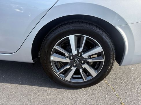 Used 2025 Nissan Versa SV image 28