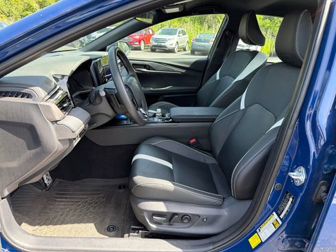 Used 2025 Toyota Camry SE FWD image 11