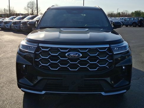 Used 2025 Ford Explorer Platinum w/ LUX Leather Package AWD/4WD image 2