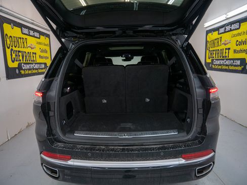 Used 2021 Jeep Grand Cherokee L Summit w/ Luxury Tech Group V AWD/4WD image 19