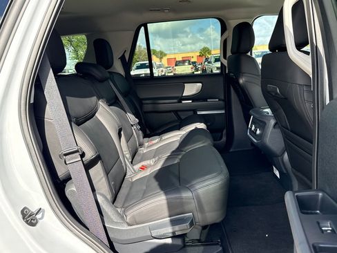 Used 2025 Ford Expedition Active image 28