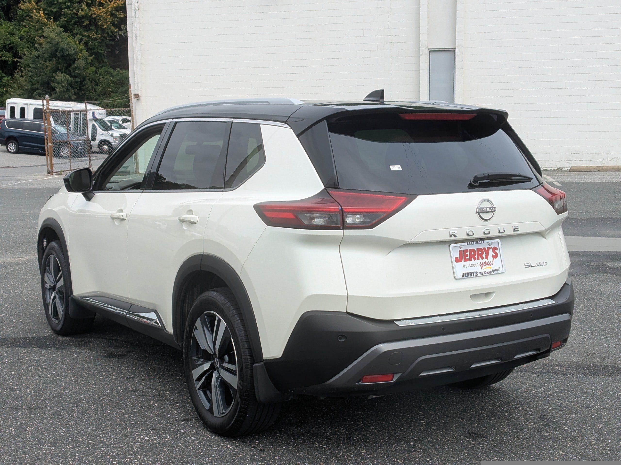 Used 2023 Nissan Rogue SL AWD/4WD image 6