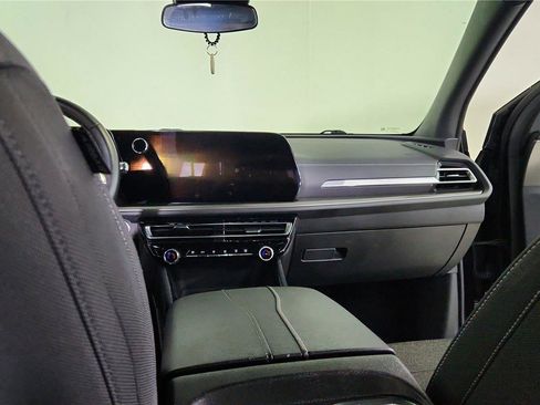 Used 2024 Chevrolet Traverse LT image 19