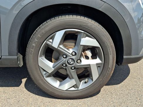 Certified 2024 Hyundai Venue SEL FWD image 8
