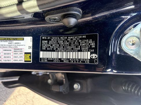 Used 2023 Toyota Corolla LE image 29