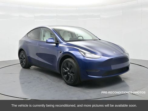 Used 2025 Tesla Model Y Long Range image 4