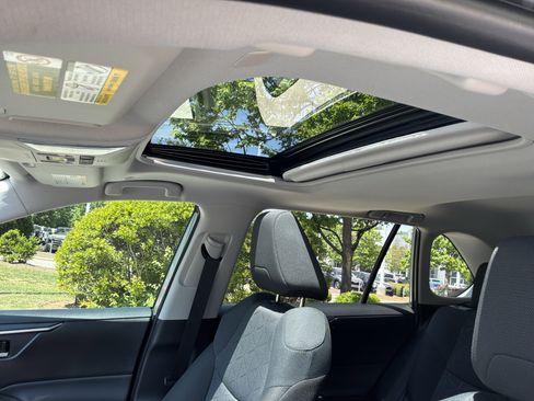 Used 2025 Toyota RAV4 XLE w/ Convenience Package image 28